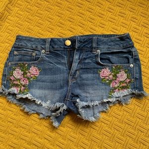 American Eagle Womens Cut Off Shorts Jean Denim Floral Pink Embroidered Size 2